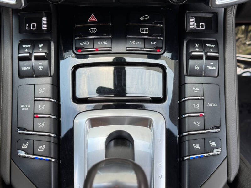 2017 Porsche Cayenne Platinum Edition