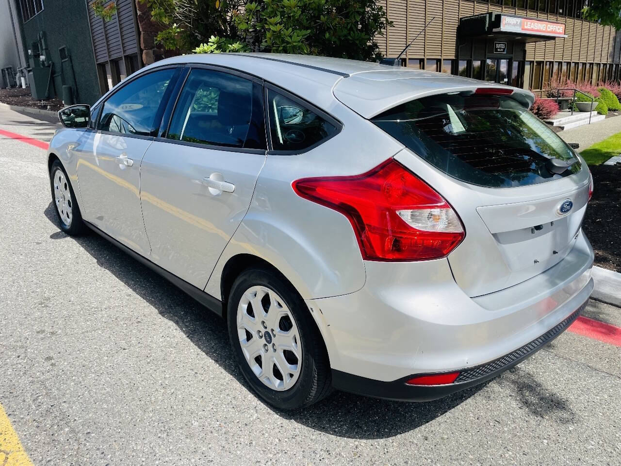 View vehicle photo 3