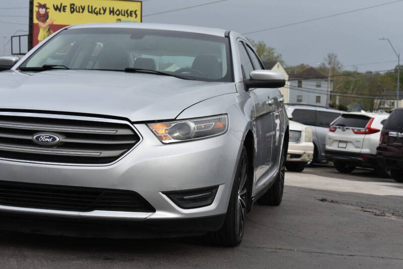 2015 Ford Taurus SEL