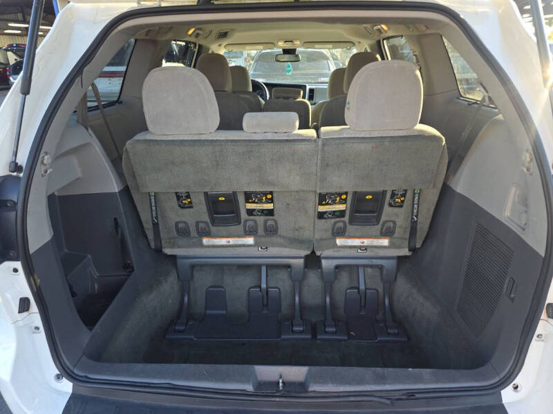 2018 Toyota Sienna LE 8-Passenger