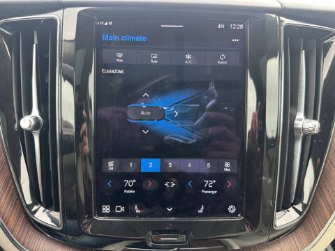 2022 Volvo XC60 B5 Momentum