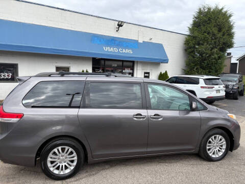 2013 Toyota Sienna XLE 8-Passenger