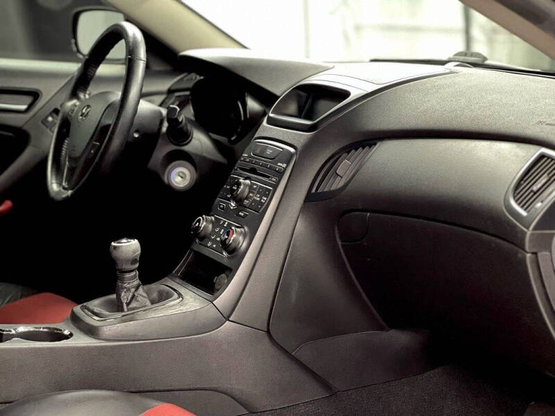 2011 Hyundai Genesis Coupe 3.8L R-Spec