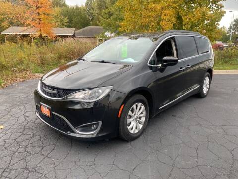 2017 Chrysler Pacifica for sale at TKP Auto Sales in Eastlake OH