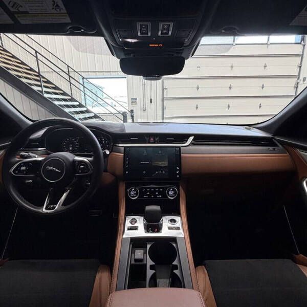 2025 Jaguar F-PACE SVR 575 EDITION