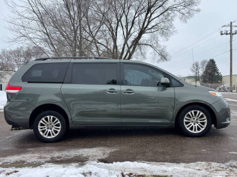 2013 Toyota Sienna XLE Mobility 7-Passenger