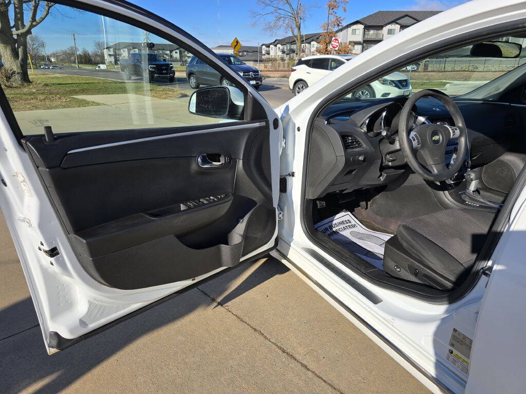 2011 Chevrolet Malibu 1LT photo 9