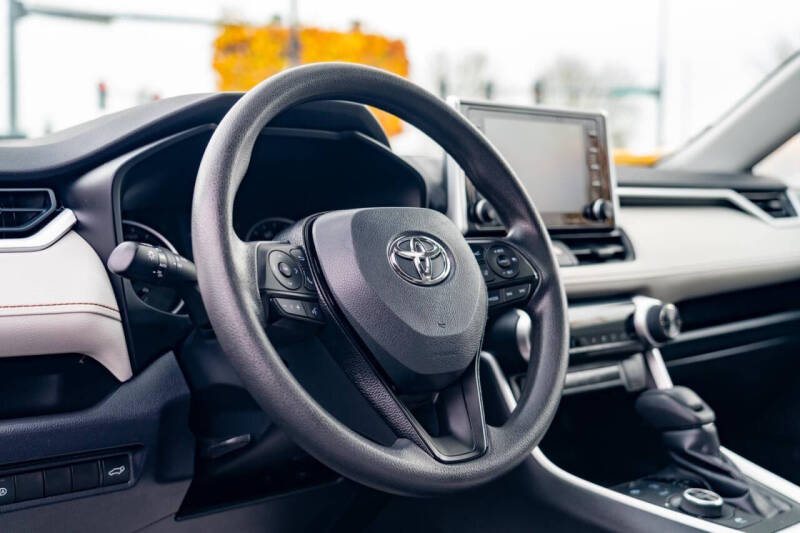 2020 Toyota RAV4 Hybrid XLE