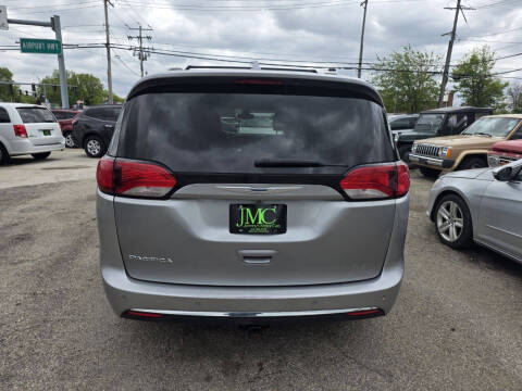 2017 Chrysler Pacifica Touring-L