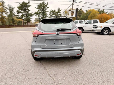 2021 Nissan Kicks SR