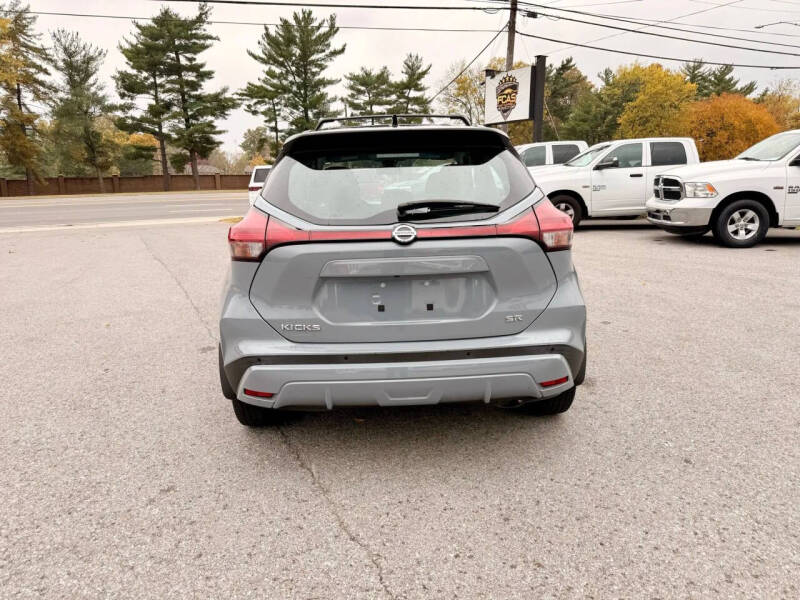 2021 Nissan Kicks SR