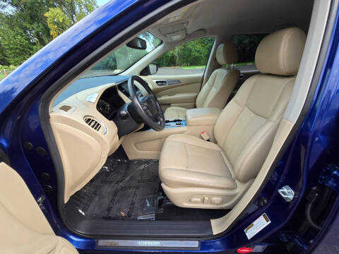 2017 Nissan Pathfinder SL