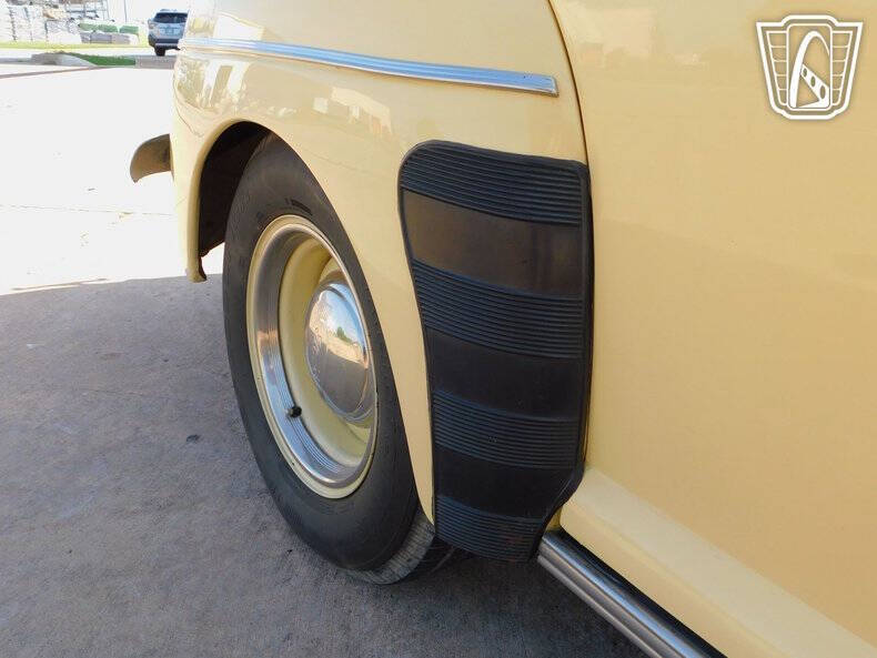 1942 Ford Super Deluxe