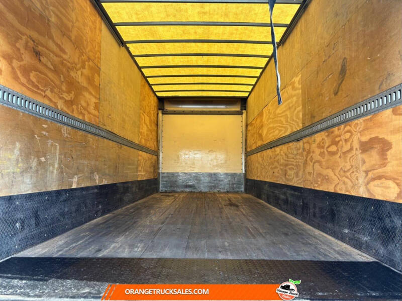 2019 Freightliner M2 106