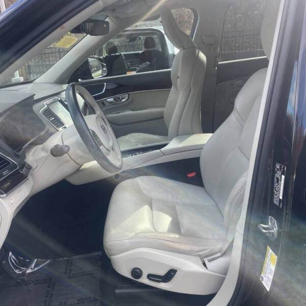 2019 Volvo XC90 T6 Momentum