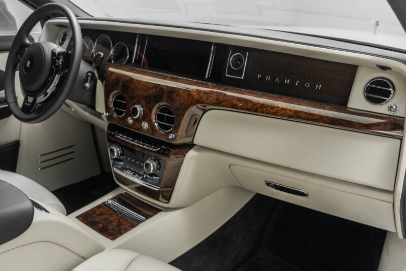 2023 Rolls-Royce Phantom