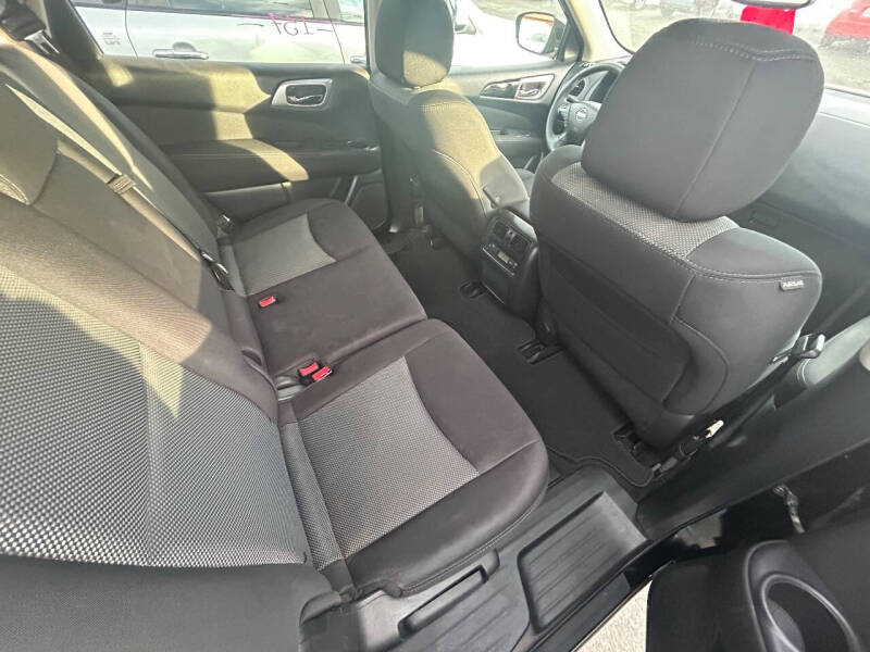 2017 Nissan Pathfinder SV