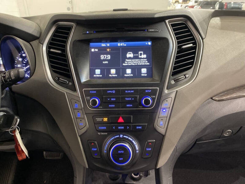 2017 Hyundai Santa Fe SE