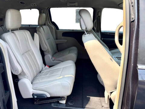 2014 Chrysler Town and Country Touring-L