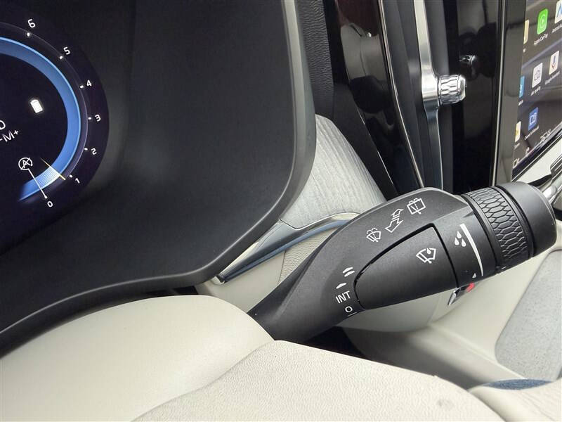 2024 Volvo XC60 B5 Plus Dark Theme