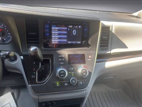 2017 Toyota Sienna XLE Premium 8-Passenger