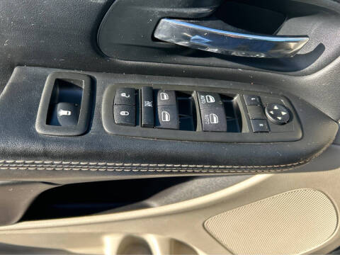 2015 Chrysler Town and Country Touring-L