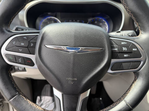 2017 Chrysler Pacifica Touring-L