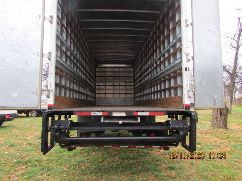 2012 Freightliner M2 106