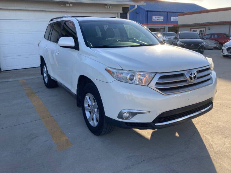 2013 Toyota Highlander for sale at Princeton Motors in Princeton TX