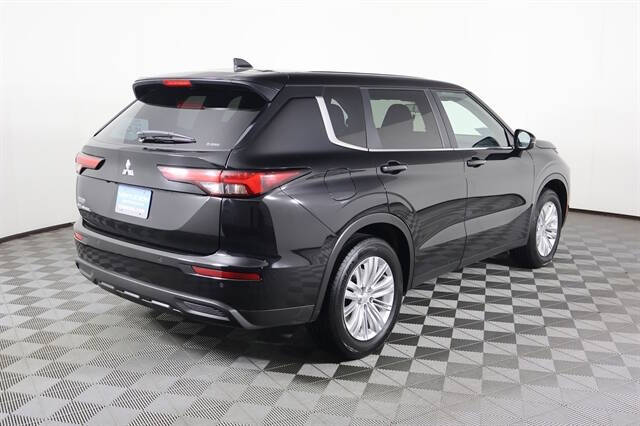 2024 Mitsubishi Outlander ES
