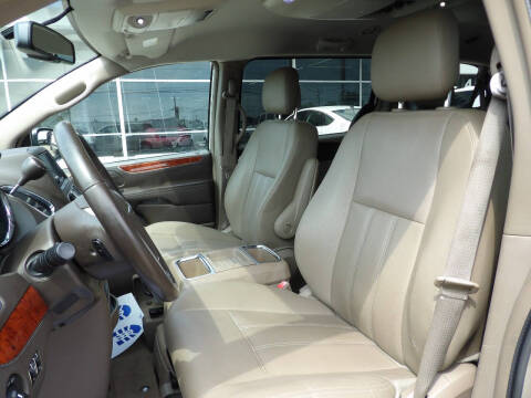 2015 Chrysler Town and Country Touring