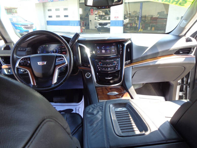 2016 Cadillac Escalade Luxury Collection
