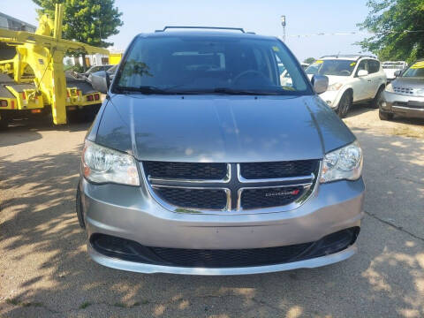 2013 Dodge Grand Caravan for sale at Car Connection in Yorkville IL