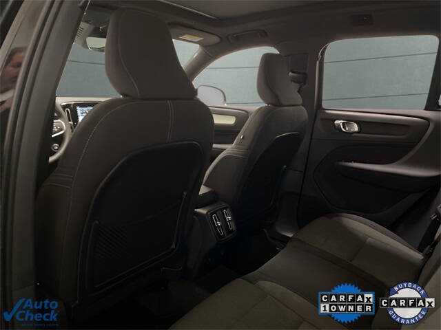 2025 Volvo XC40 B5 Core Bright Theme