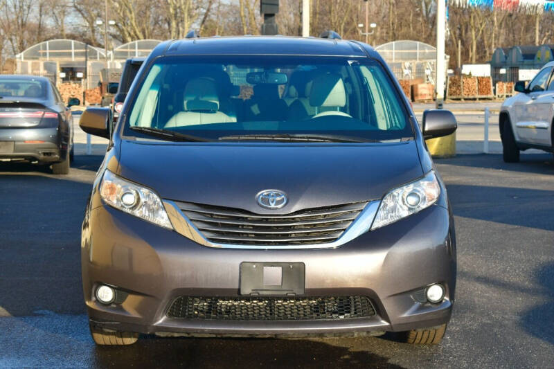 2014 Toyota Sienna XLE 7-Passenger