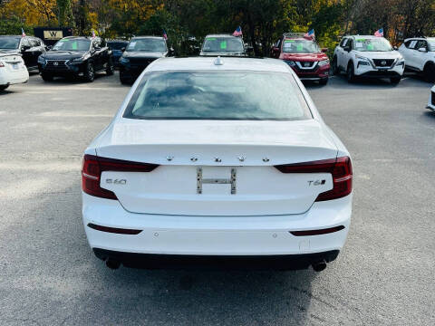 2021 Volvo S60 T6 Momentum