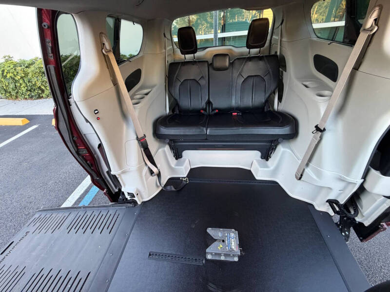2022 Chrysler Pacifica Touring L