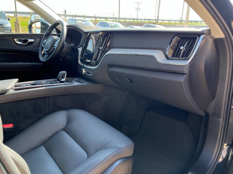 2025 Volvo XC60 B5 Plus Dark Theme