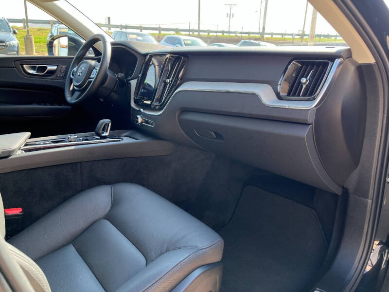 2025 Volvo XC60 B5 Plus Dark Theme