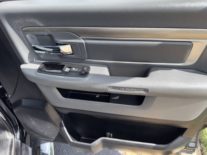 2016 RAM 1500 SLT