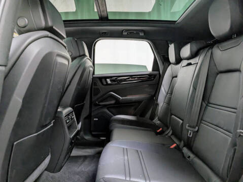2022 Porsche Cayenne Platinum Edition