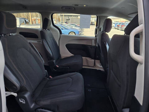 2017 Chrysler Pacifica LX