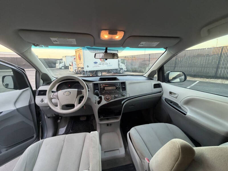 2012 Toyota Sienna Base 7-Passenger