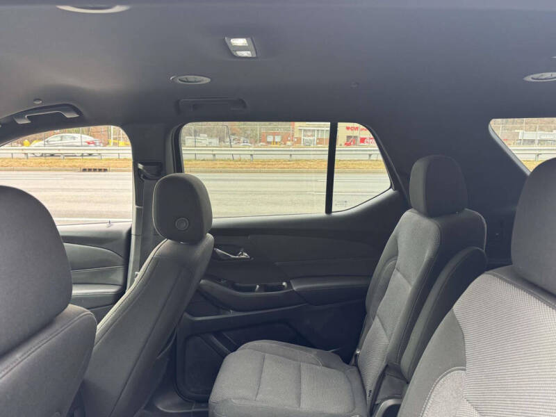 2023 Chevrolet Traverse LT Cloth