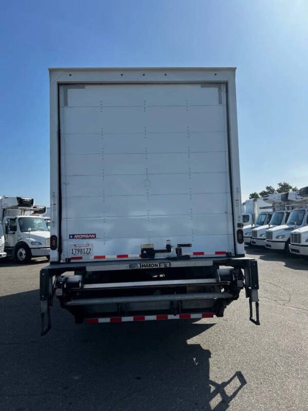 2021 Freightliner M2 106