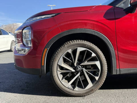 2022 Mitsubishi Outlander ES