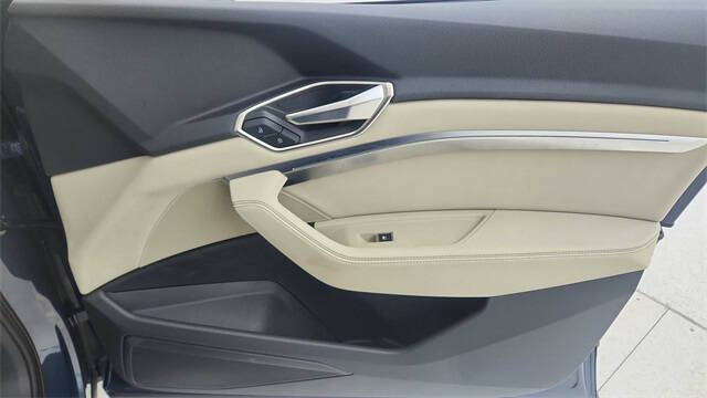 2024 Audi Q8 Sportback e-tron quattro Premium S line