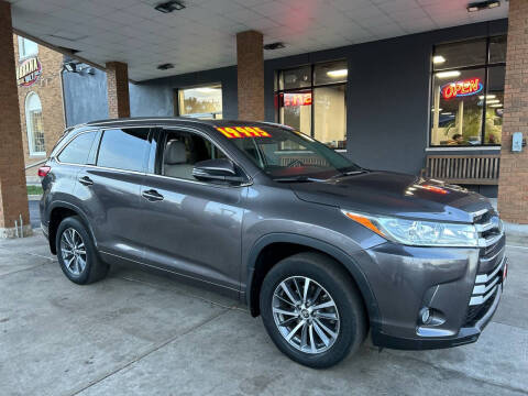 2017 Toyota Highlander for sale at Arandas Auto Sales in Milwaukee WI