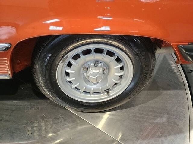 1982 Mercedes-Benz 380-Class 38