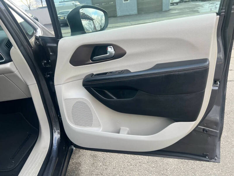 2017 Chrysler Pacifica Touring